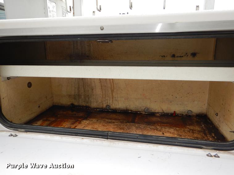 image for item DG1055 2004 Ford F550 Super Duty XL bucket truck