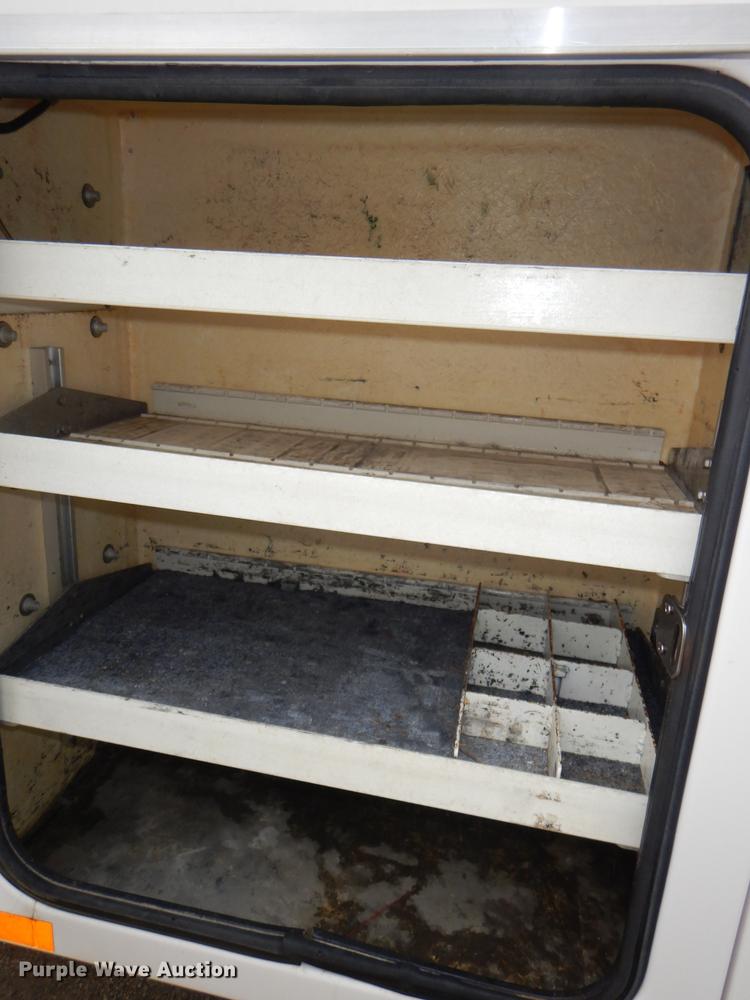 image for item DG1055 2004 Ford F550 Super Duty XL bucket truck