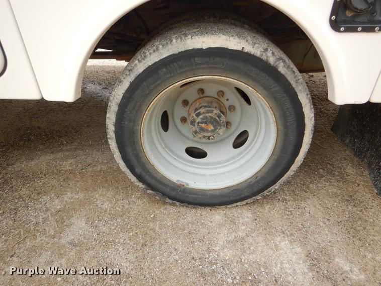 image for item DG1055 2004 Ford F550 Super Duty XL bucket truck