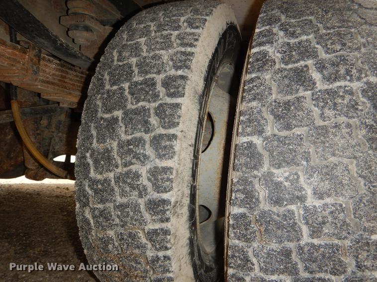 image for item DG1055 2004 Ford F550 Super Duty XL bucket truck