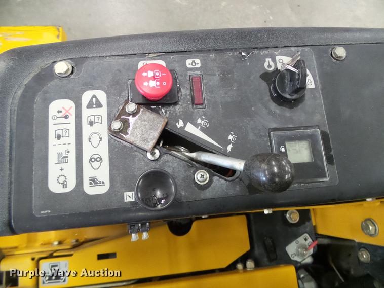 image for item EQ9081 2012 Hustler Super Z ZTR lawn mower