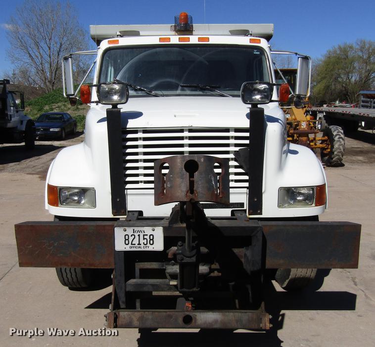 image for item EU9620 1999 International 4900 dump truck