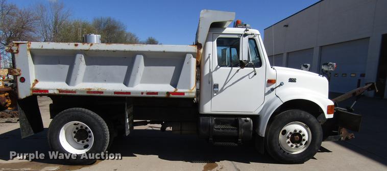 image for item EU9620 1999 International 4900 dump truck