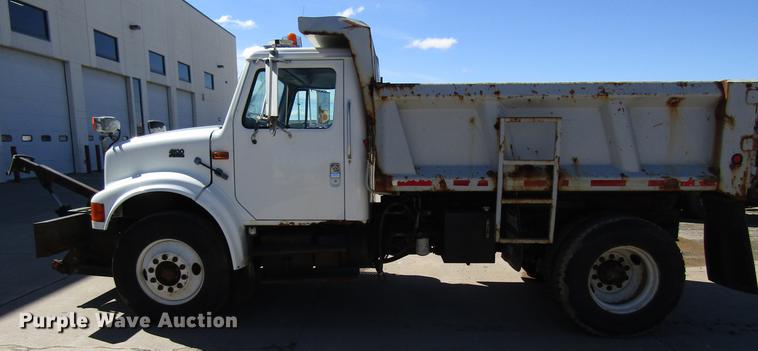 image for item EU9620 1999 International 4900 dump truck