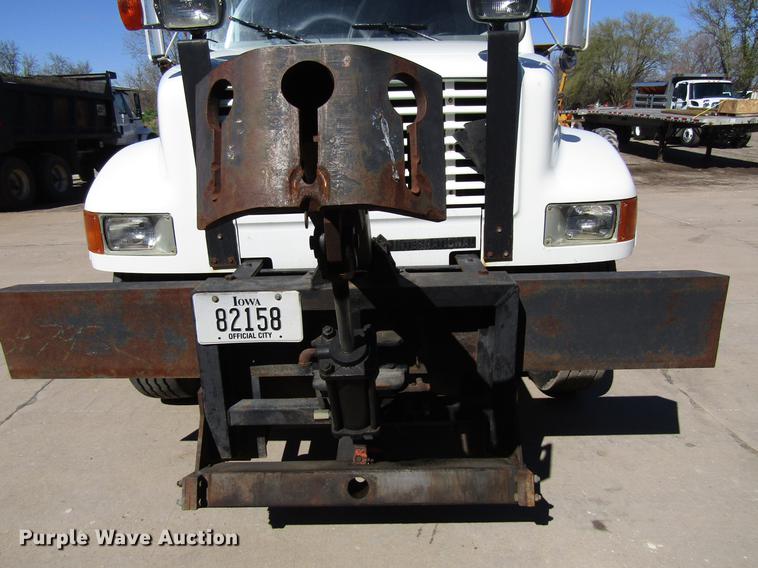 image for item EU9620 1999 International 4900 dump truck