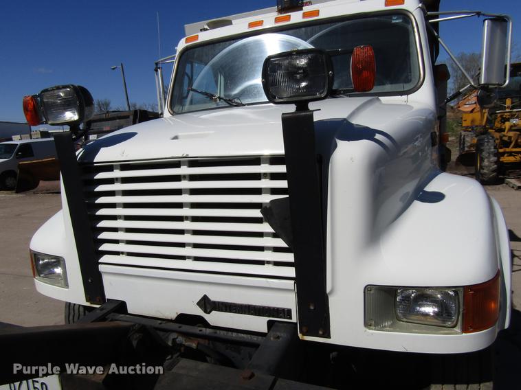 image for item EU9620 1999 International 4900 dump truck