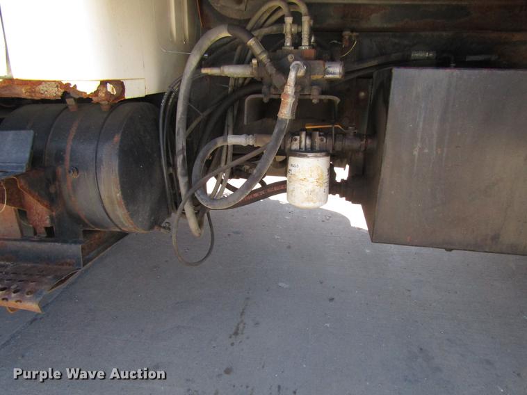 image for item EU9620 1999 International 4900 dump truck