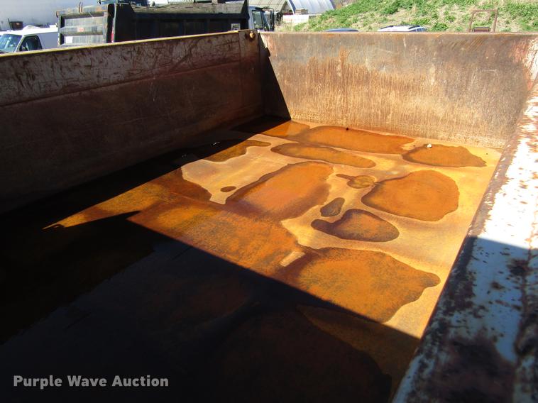 image for item EU9620 1999 International 4900 dump truck