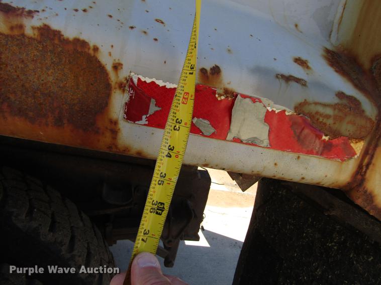 image for item EU9620 1999 International 4900 dump truck