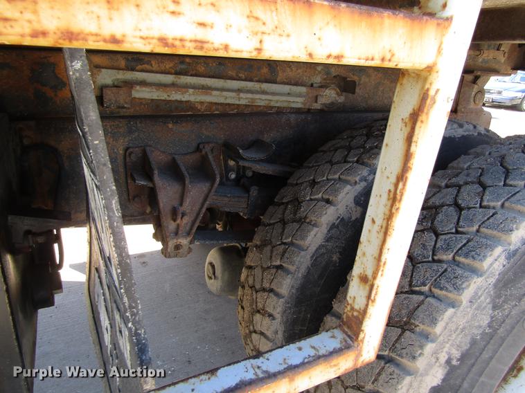 image for item EU9620 1999 International 4900 dump truck