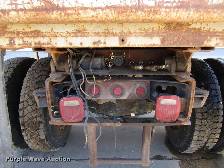 image for item EU9620 1999 International 4900 dump truck