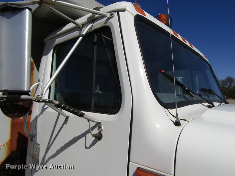 image for item EU9620 1999 International 4900 dump truck