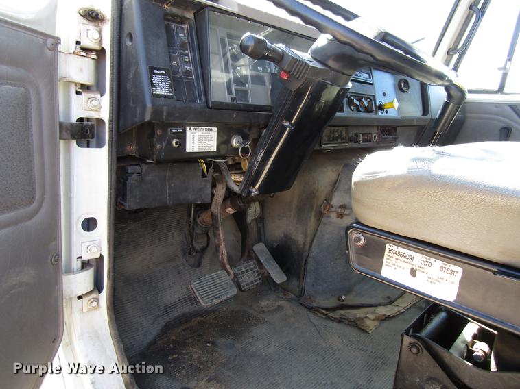 image for item EU9620 1999 International 4900 dump truck