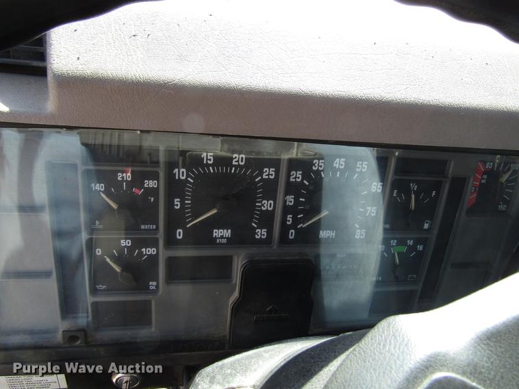 image for item EU9620 1999 International 4900 dump truck