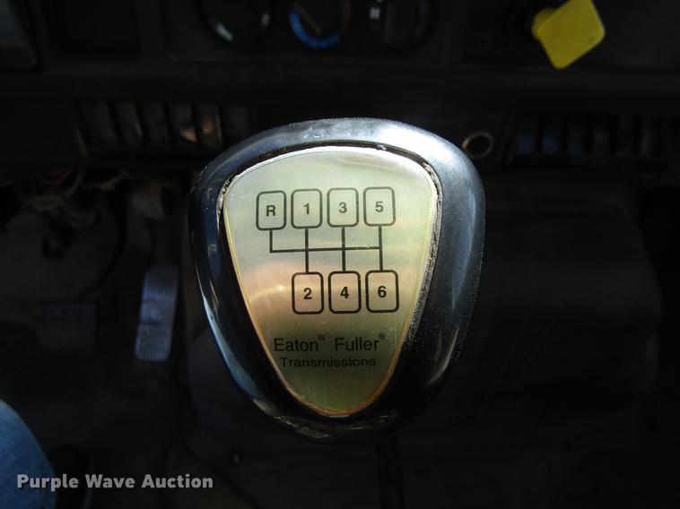 image for item EU9620 1999 International 4900 dump truck