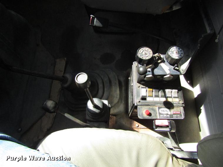 image for item EU9620 1999 International 4900 dump truck