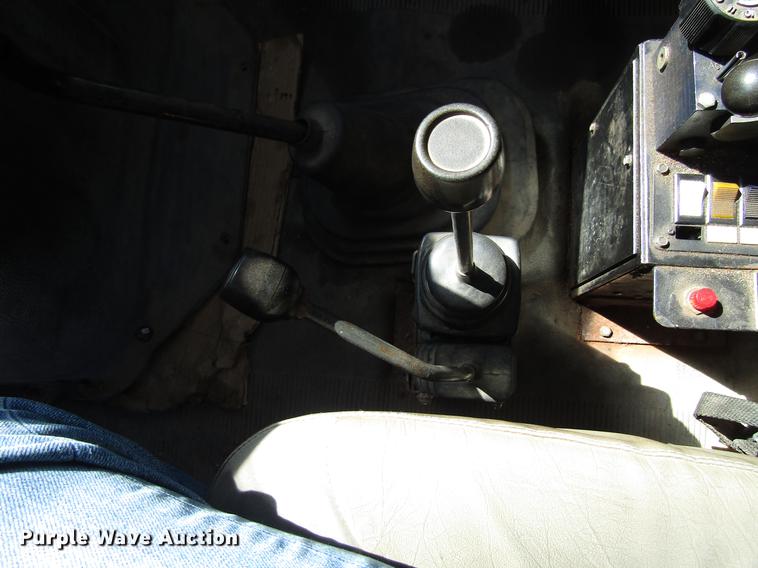 image for item EU9620 1999 International 4900 dump truck