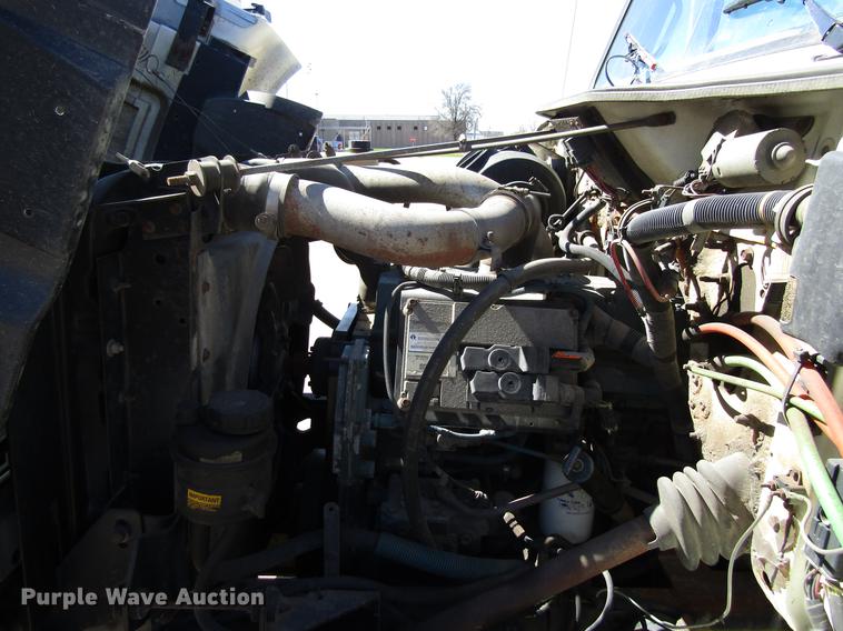 image for item EU9620 1999 International 4900 dump truck