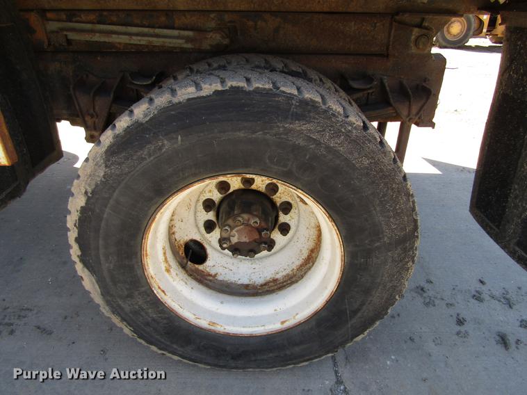 image for item EU9620 1999 International 4900 dump truck