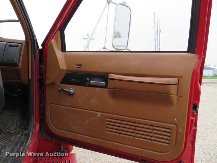 image for item EV9636 1991 GMC TopKick C6500 SL fire truck