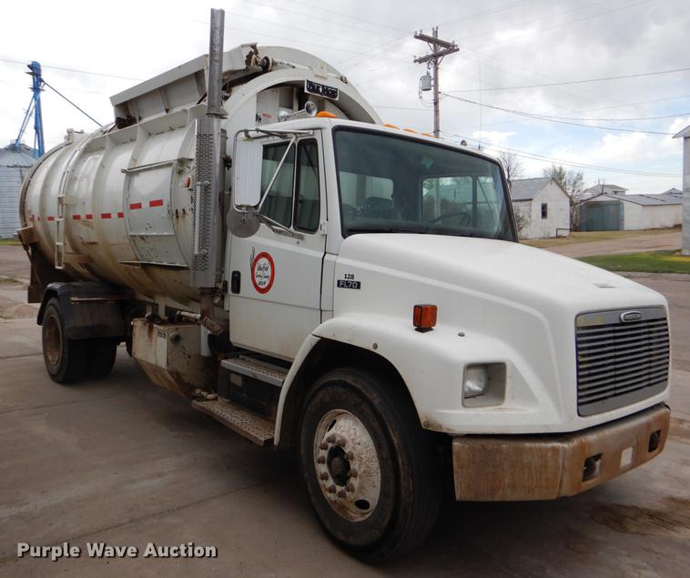 image for item FG9259 2000 Freightliner FL70 Business Class refuse truck