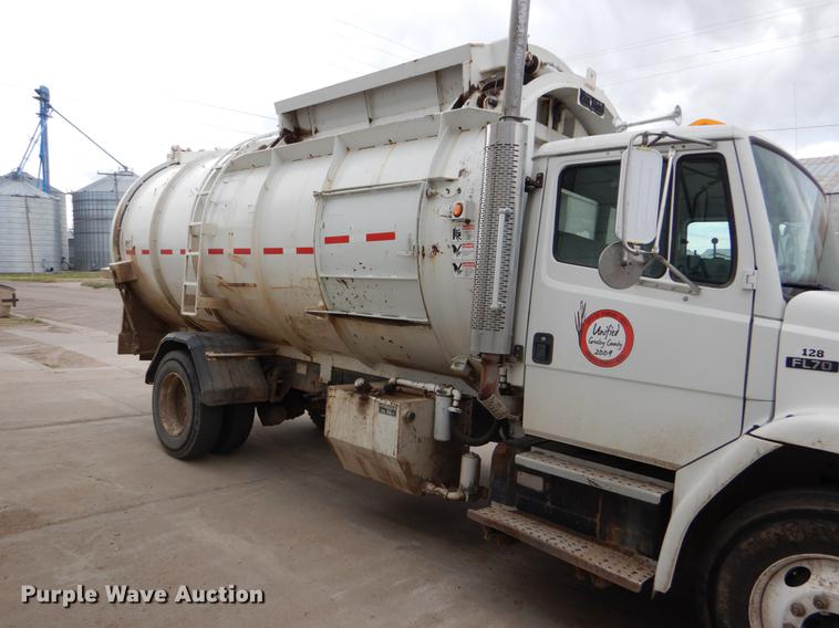 image for item FG9259 2000 Freightliner FL70 Business Class refuse truck