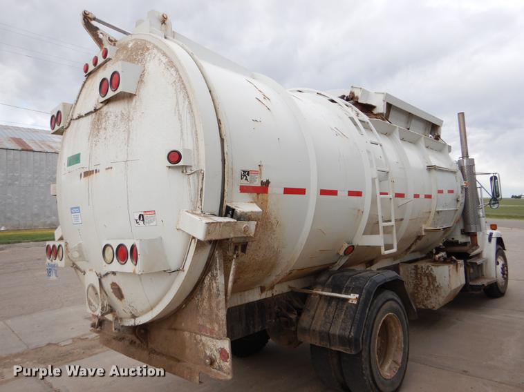 image for item FG9259 2000 Freightliner FL70 Business Class refuse truck