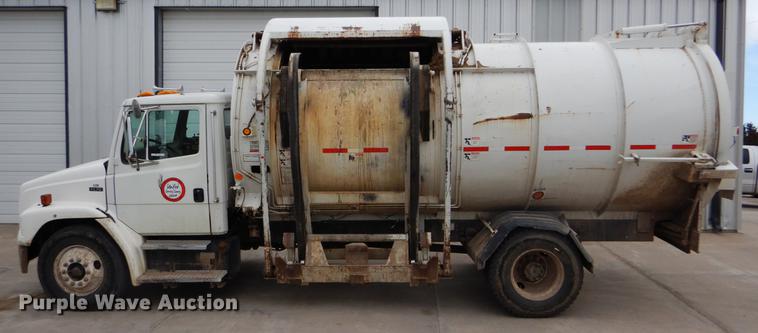 image for item FG9259 2000 Freightliner FL70 Business Class refuse truck
