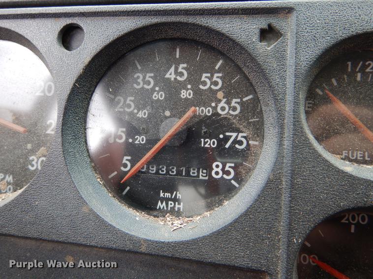 image for item FG9259 2000 Freightliner FL70 Business Class refuse truck