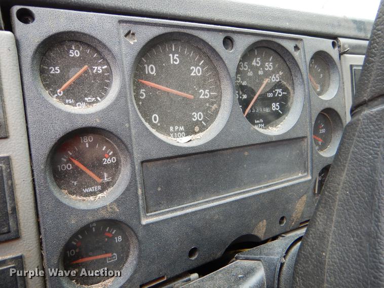 image for item FG9259 2000 Freightliner FL70 Business Class refuse truck