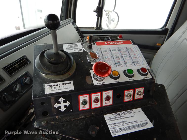 image for item FG9259 2000 Freightliner FL70 Business Class refuse truck