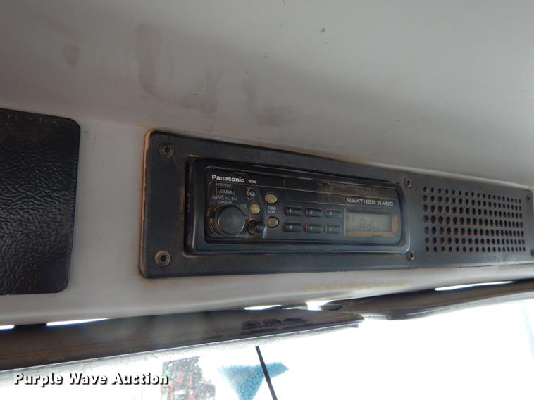 image for item FG9259 2000 Freightliner FL70 Business Class refuse truck