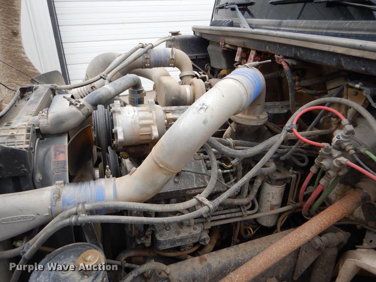 image for item FG9259 2000 Freightliner FL70 Business Class refuse truck