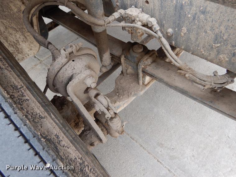 image for item FG9259 2000 Freightliner FL70 Business Class refuse truck