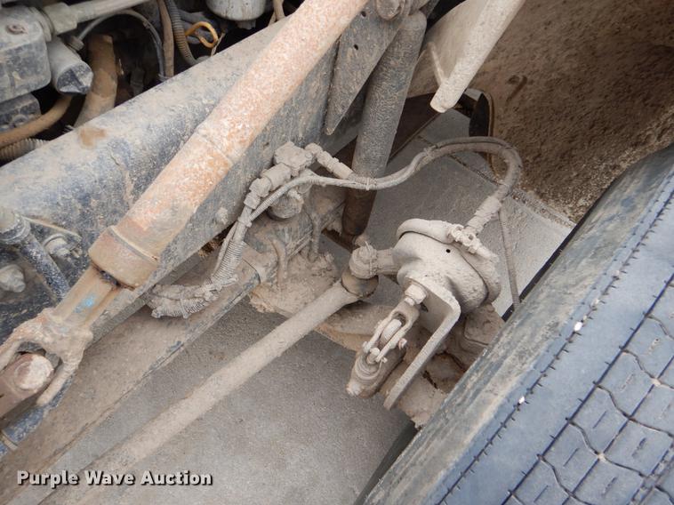 image for item FG9259 2000 Freightliner FL70 Business Class refuse truck