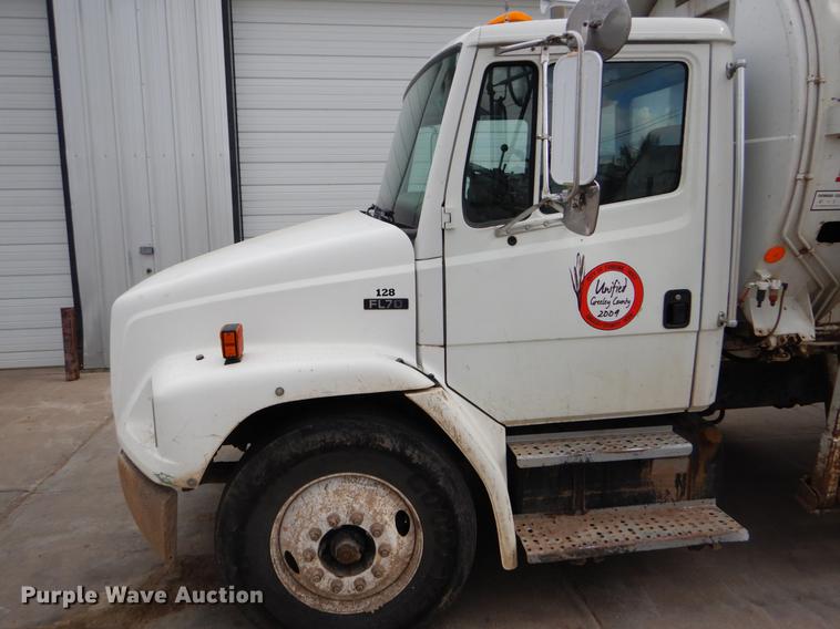 image for item FG9259 2000 Freightliner FL70 Business Class refuse truck