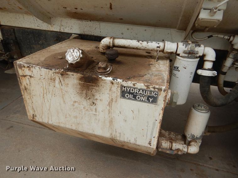 image for item FG9259 2000 Freightliner FL70 Business Class refuse truck