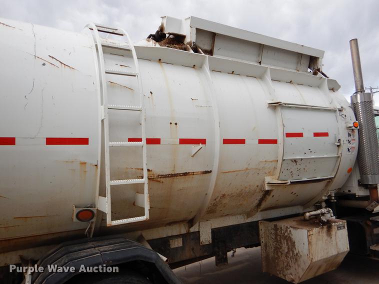 image for item FG9259 2000 Freightliner FL70 Business Class refuse truck