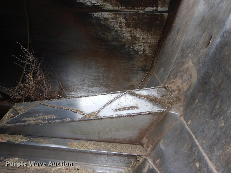 image for item FG9259 2000 Freightliner FL70 Business Class refuse truck