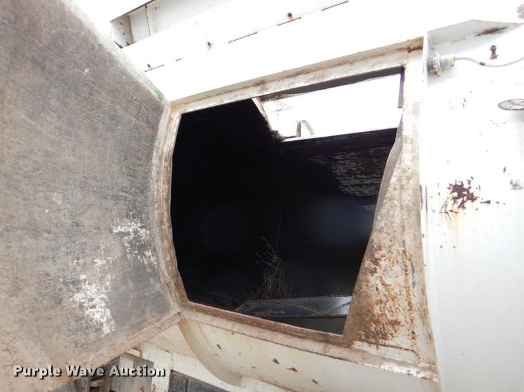 image for item FG9259 2000 Freightliner FL70 Business Class refuse truck