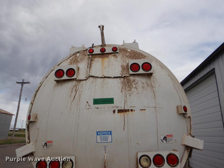 image for item FG9259 2000 Freightliner FL70 Business Class refuse truck