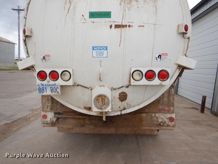 image for item FG9259 2000 Freightliner FL70 Business Class refuse truck