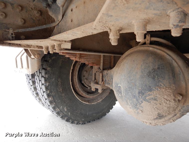 image for item FG9259 2000 Freightliner FL70 Business Class refuse truck