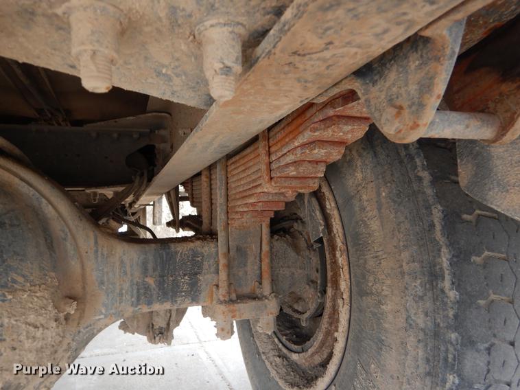 image for item FG9259 2000 Freightliner FL70 Business Class refuse truck