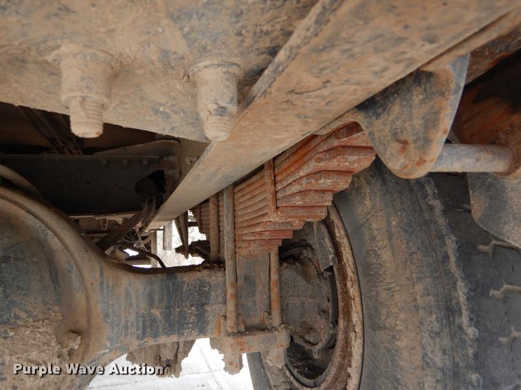 image for item FG9259 2000 Freightliner FL70 Business Class refuse truck