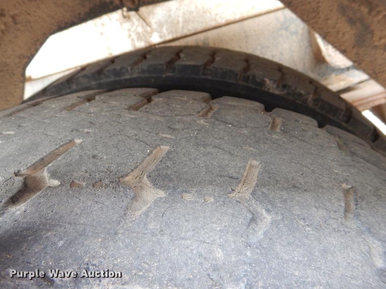 image for item FG9259 2000 Freightliner FL70 Business Class refuse truck