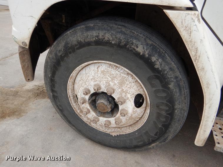 image for item FG9259 2000 Freightliner FL70 Business Class refuse truck