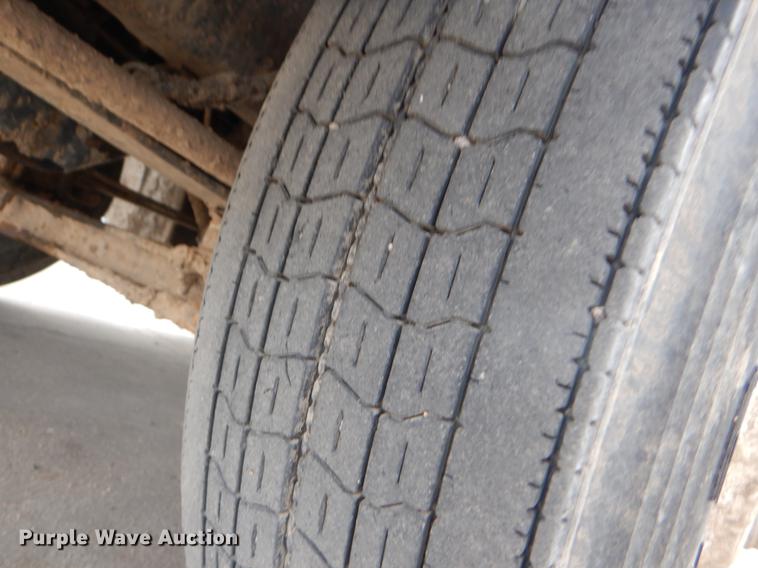 image for item FG9259 2000 Freightliner FL70 Business Class refuse truck