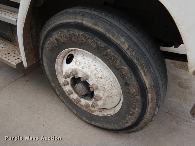 image for item FG9259 2000 Freightliner FL70 Business Class refuse truck