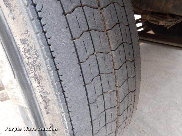 image for item FG9259 2000 Freightliner FL70 Business Class refuse truck